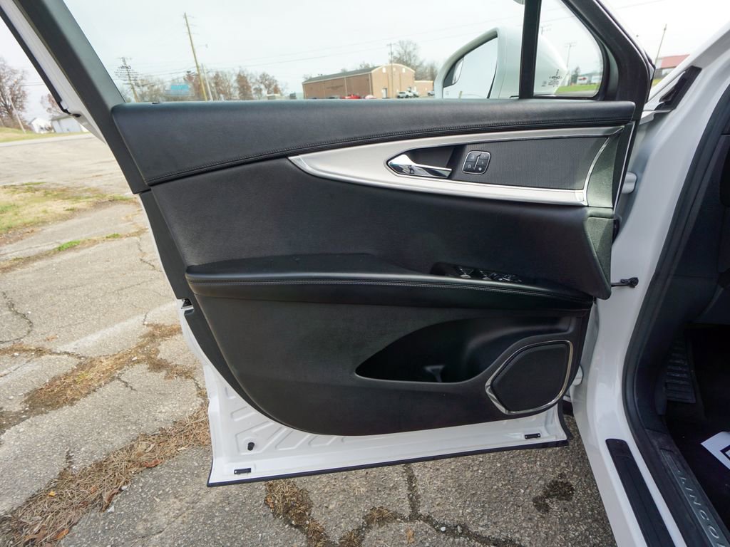 Used 2016 Lincoln MKX Premiere image 16