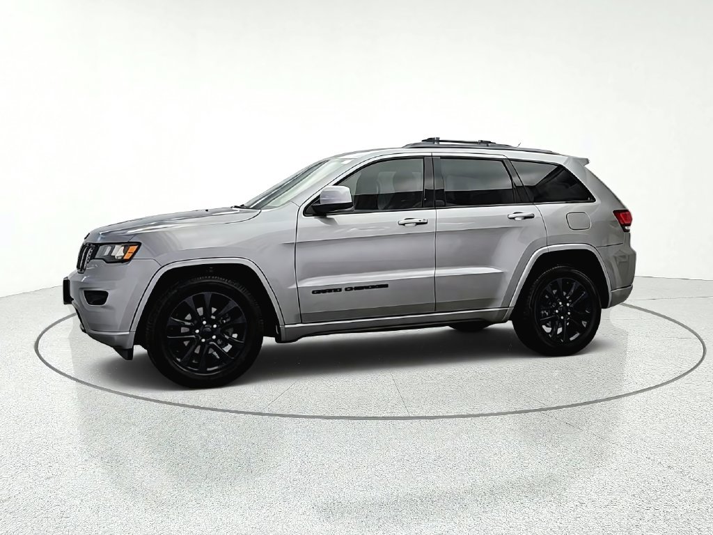 Used 2018 Jeep Grand Cherokee Altitude RWD image 4