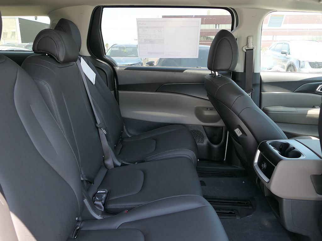 New 2026 Kia Carnival LXS FWD image 18