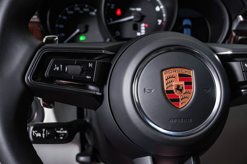 Certified 2026 Porsche Macan AWD/4WD image 20
