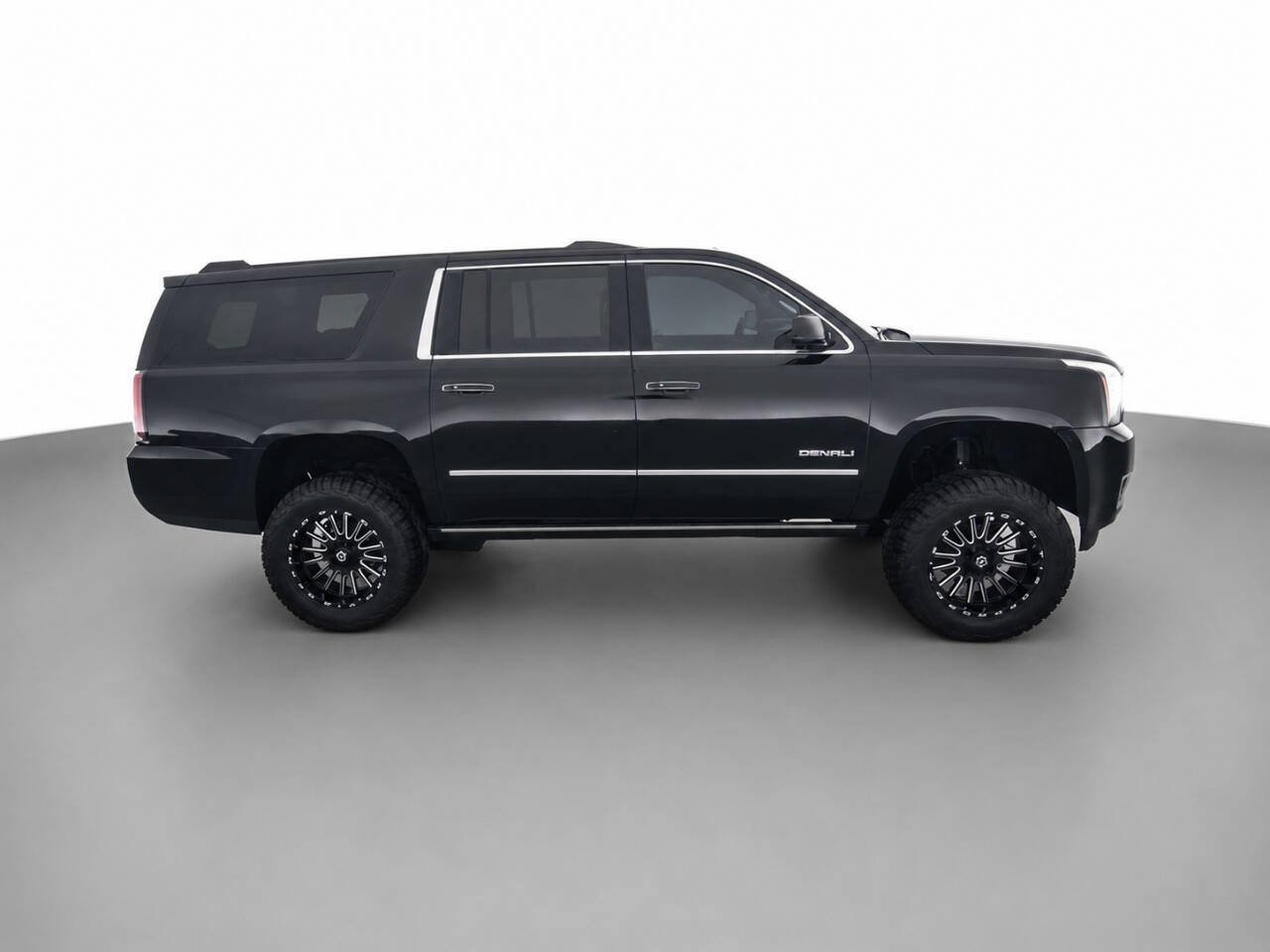 Used 2017 GMC Yukon XL Denali w/ Open Road Package AWD/4WD image 4