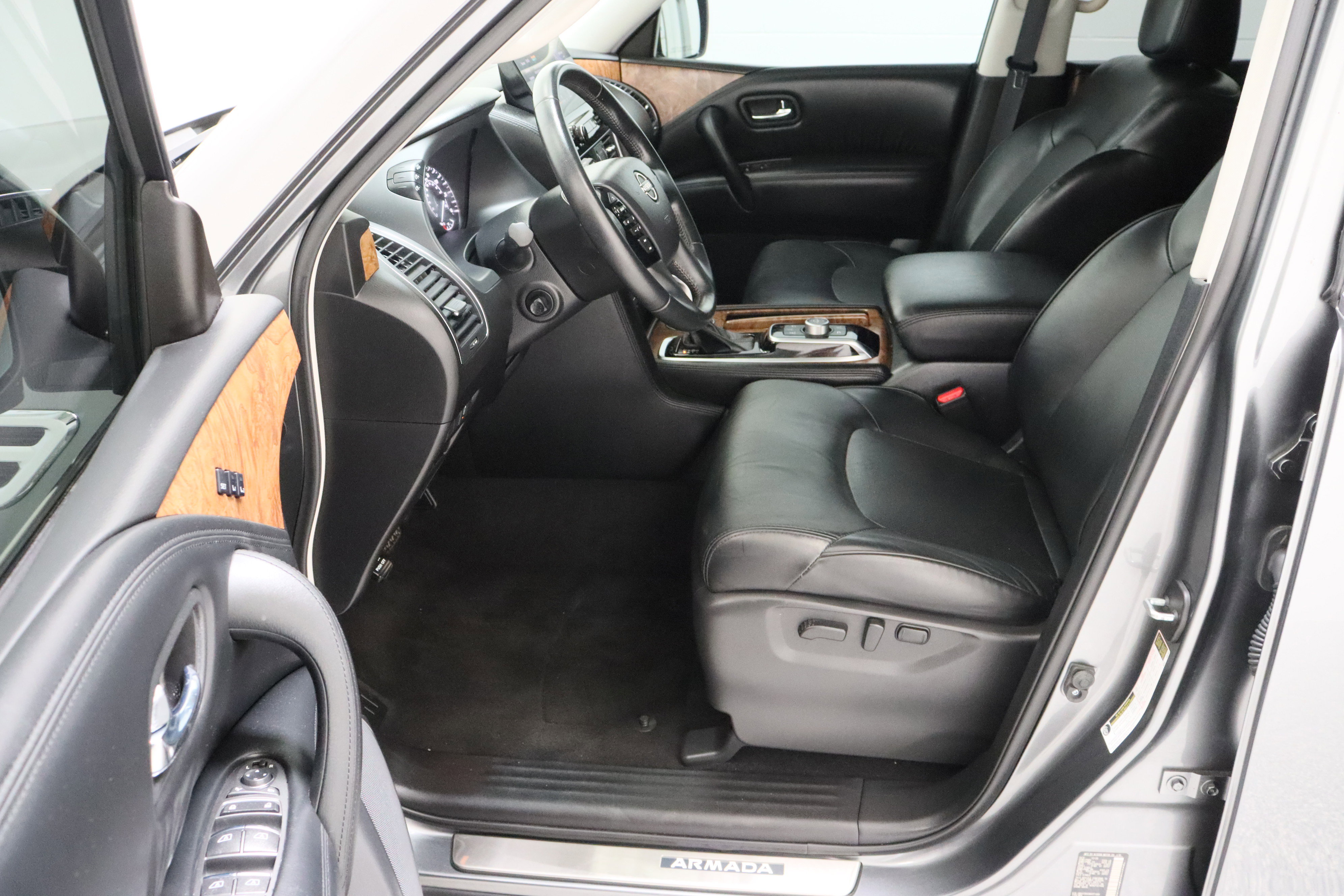 Used 2021 Nissan Armada SL w/ Captain's Chairs Package RWD image 14