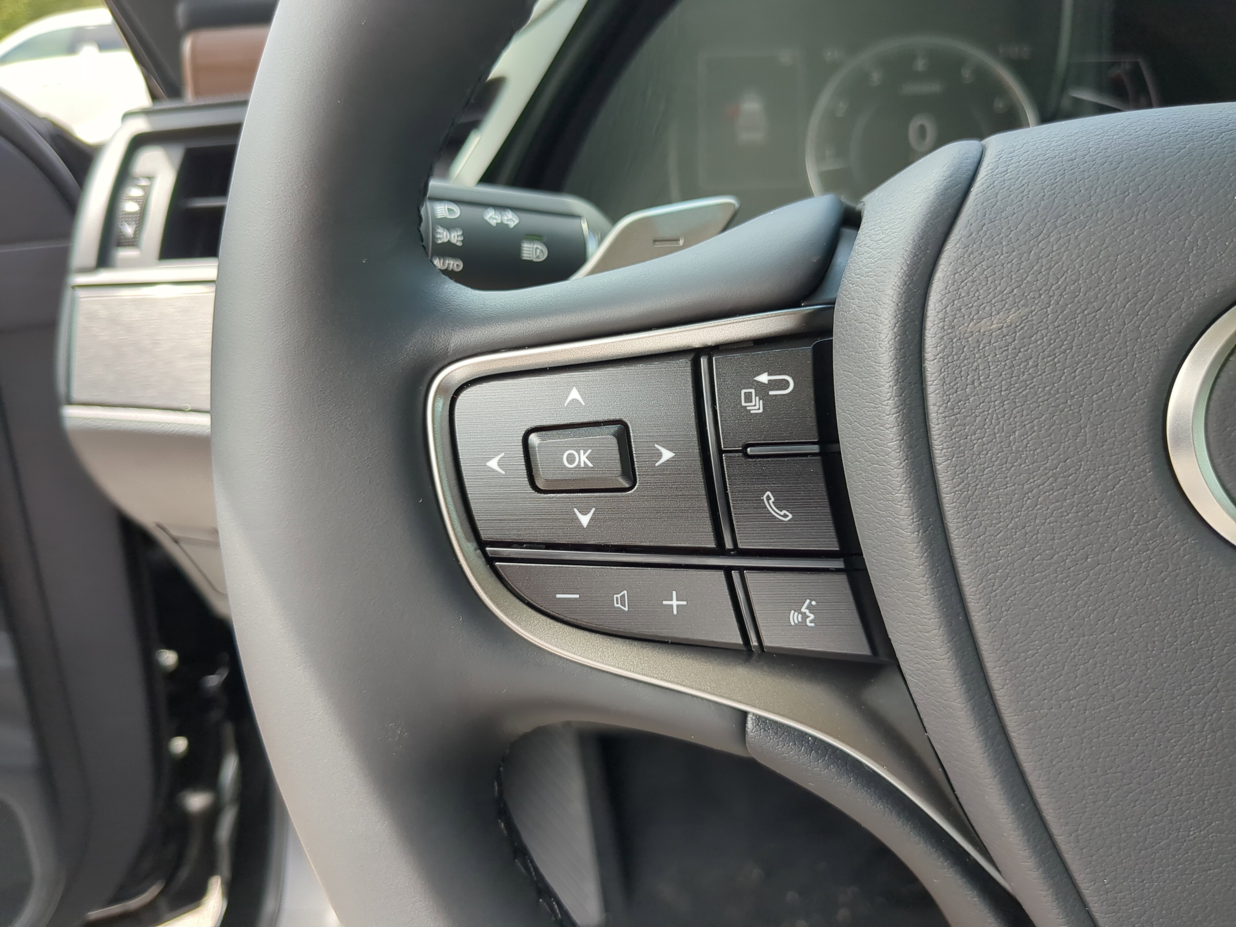 New 2025 Lexus ES 350 w/ Premium Package image 30