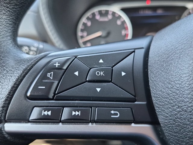 Used 2025 Nissan Sentra SV FWD image 17