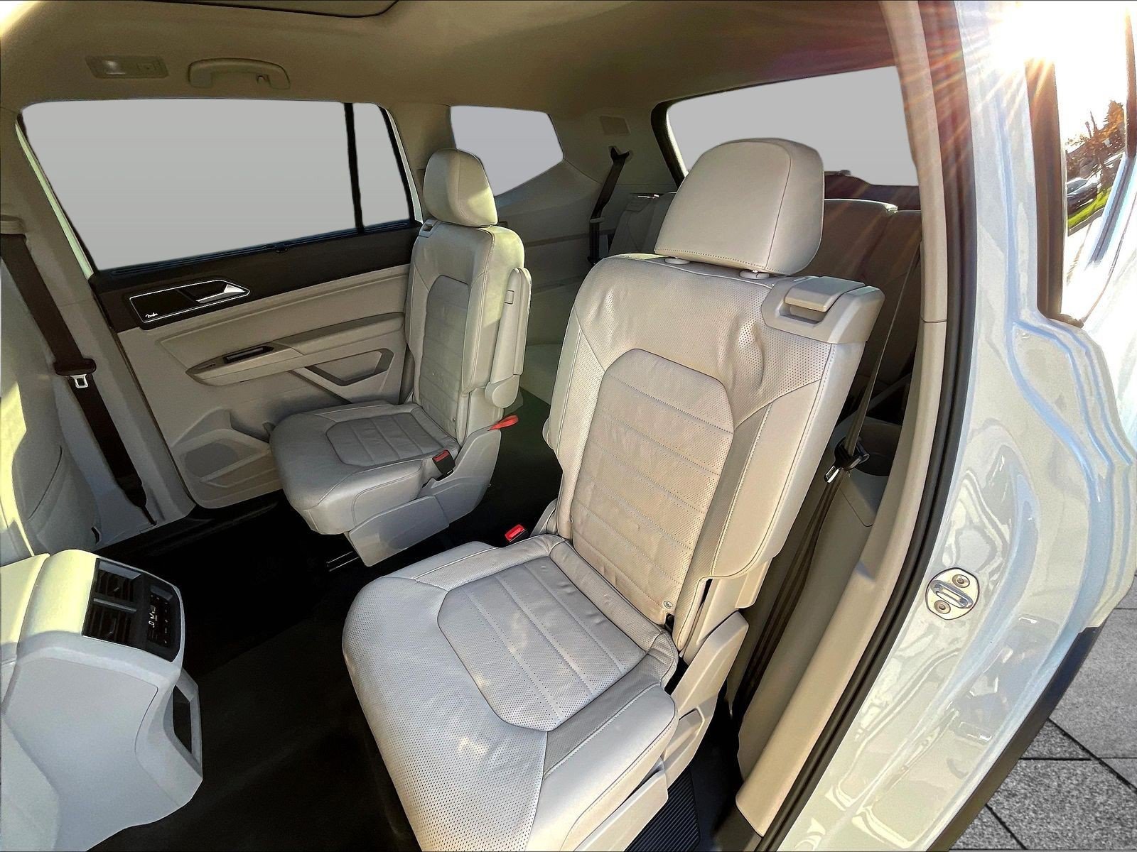 Used 2018 Volkswagen Atlas SEL Premium AWD/4WD image 25