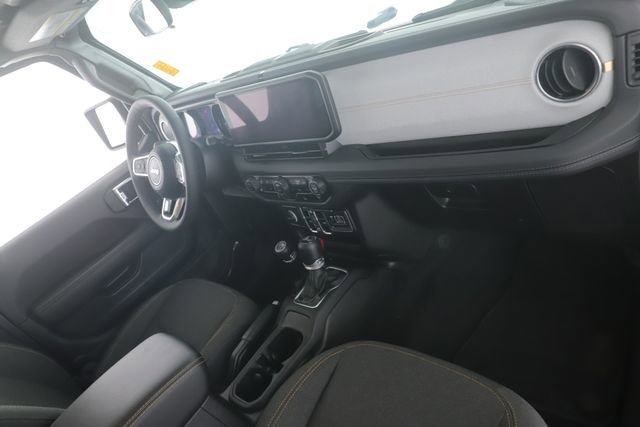 Used 2025 Jeep Wrangler Unlimited Sahara image 28