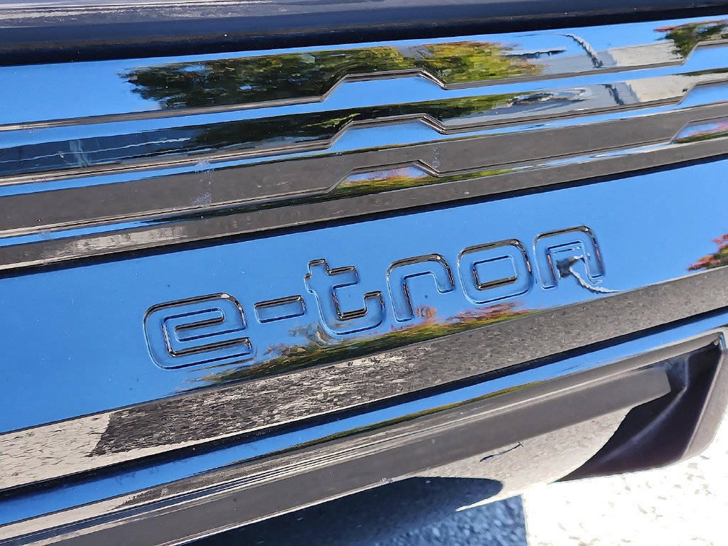Certified 2024 Audi Q8 e-tron Premium Plus AWD/4WD image 29