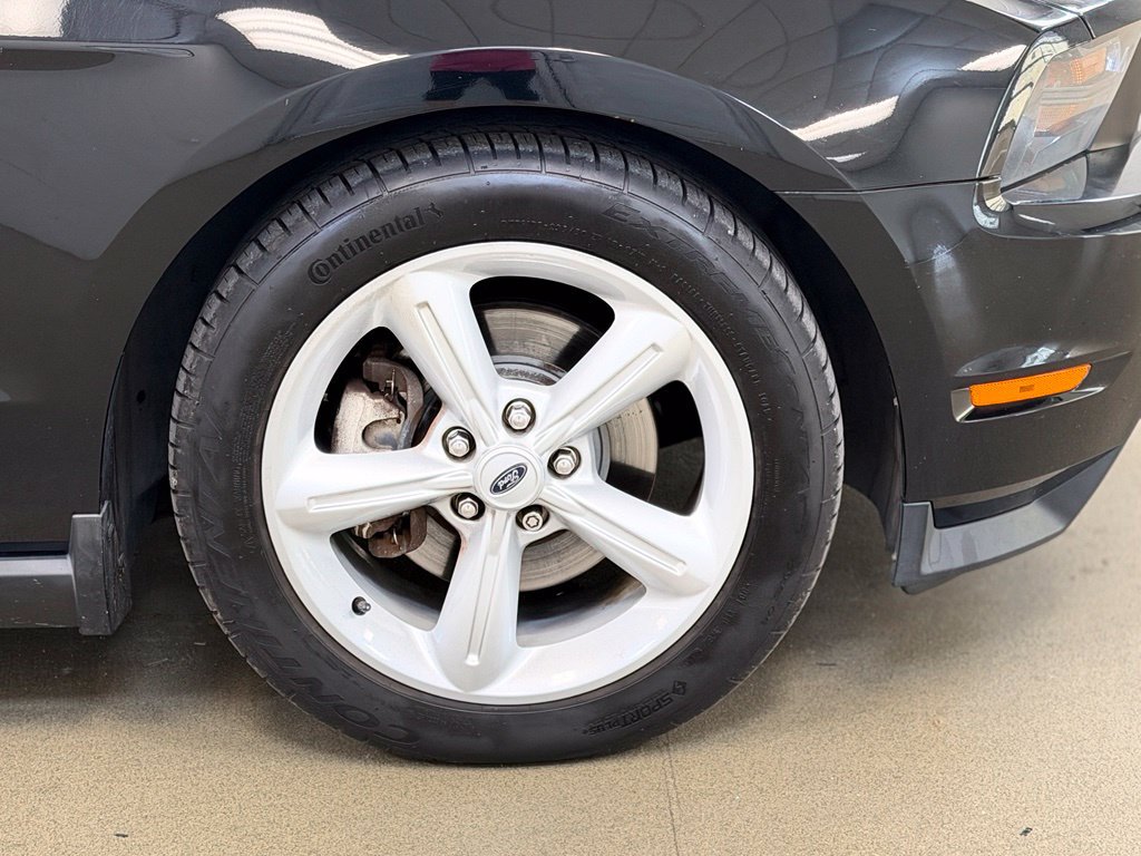 Used 2010 Ford Mustang GT RWD image 4