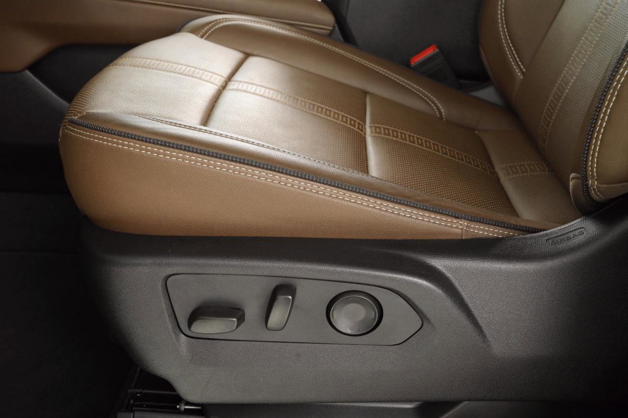 Used 2025 Chevrolet Suburban High Country image 34