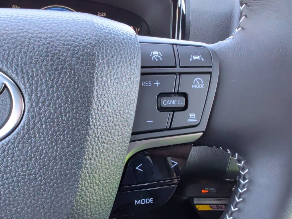 Used 2025 Toyota Camry SE w/ Convenience Package FWD image 25