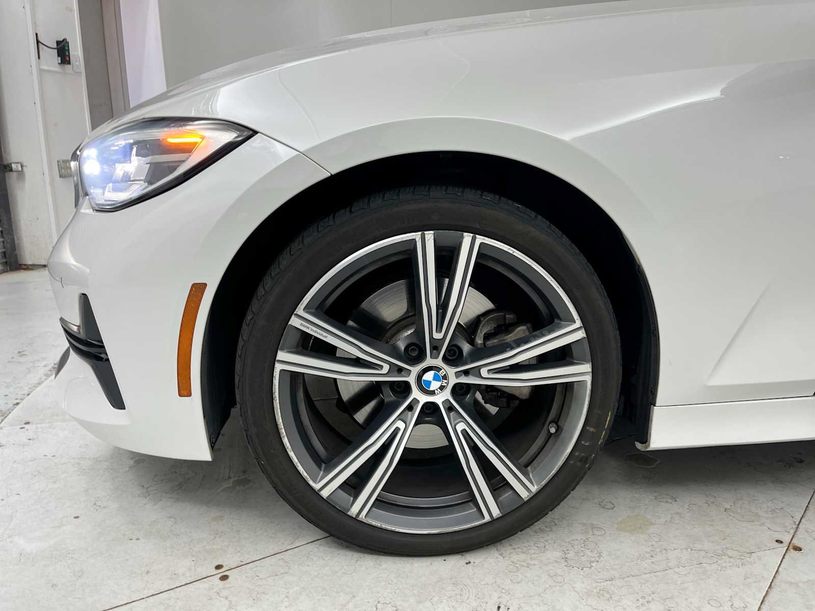 Used 2020 BMW 330i xDrive Sedan w/ Convenience Package AWD/4WD image 25