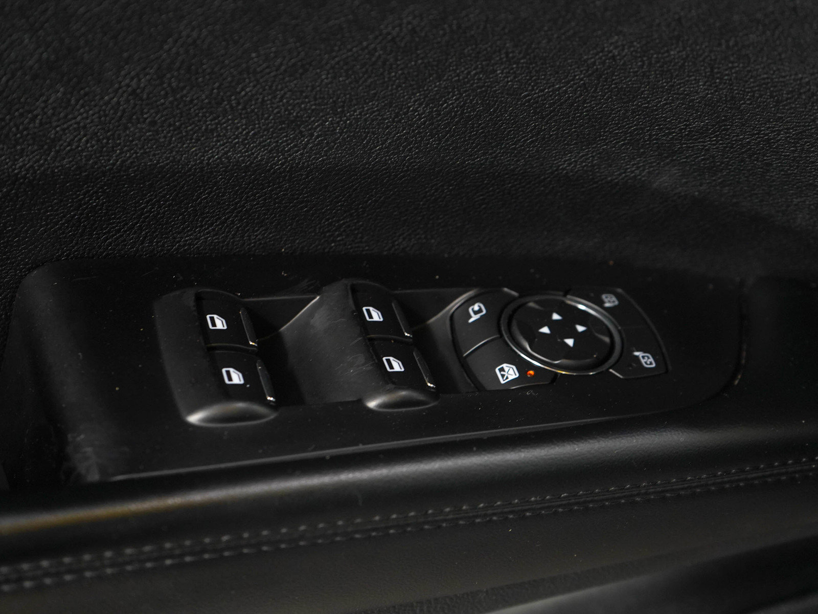 Used 2020 Lincoln Nautilus Premier AWD/4WD image 23