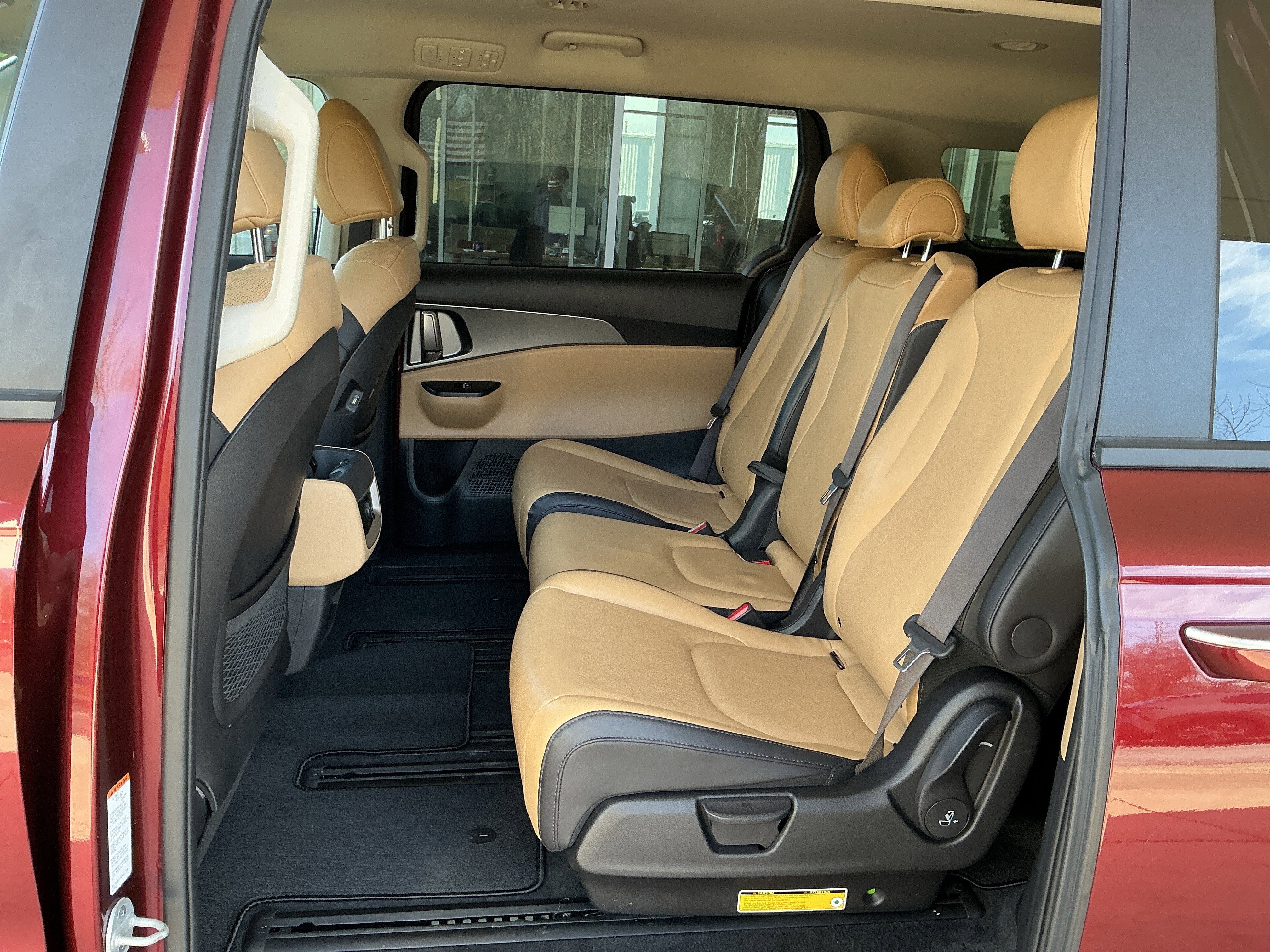 Used 2022 Kia Carnival LX image 18