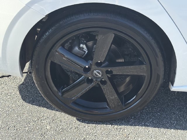 Certified 2025 Nissan Sentra SR FWD image 19