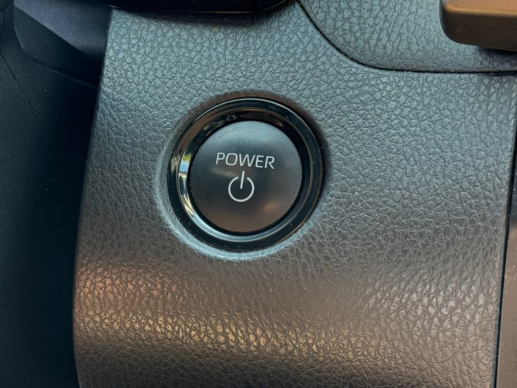 Used 2025 Toyota Camry LE FWD image 31