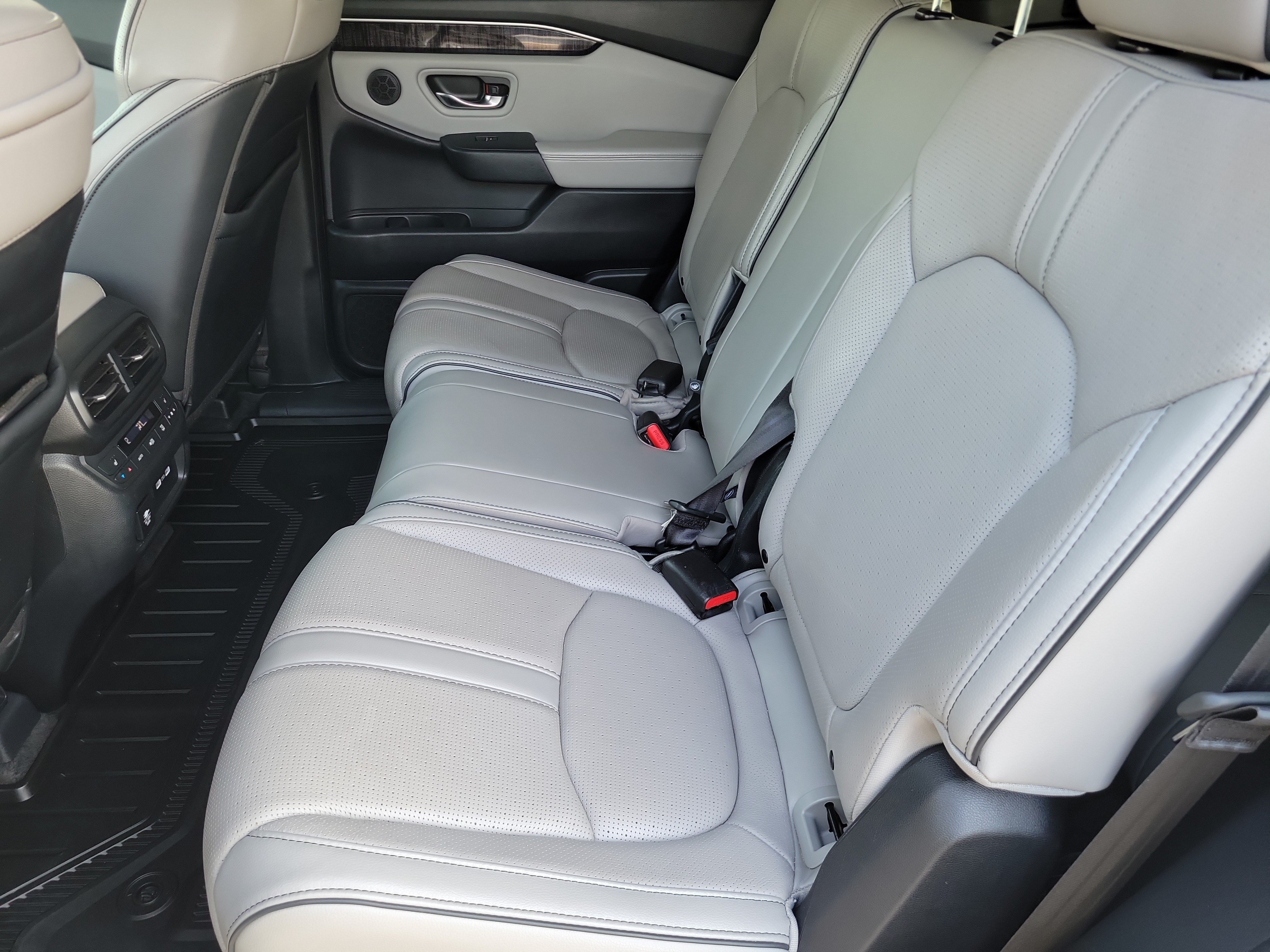 Used 2023 Honda Pilot Elite image 12