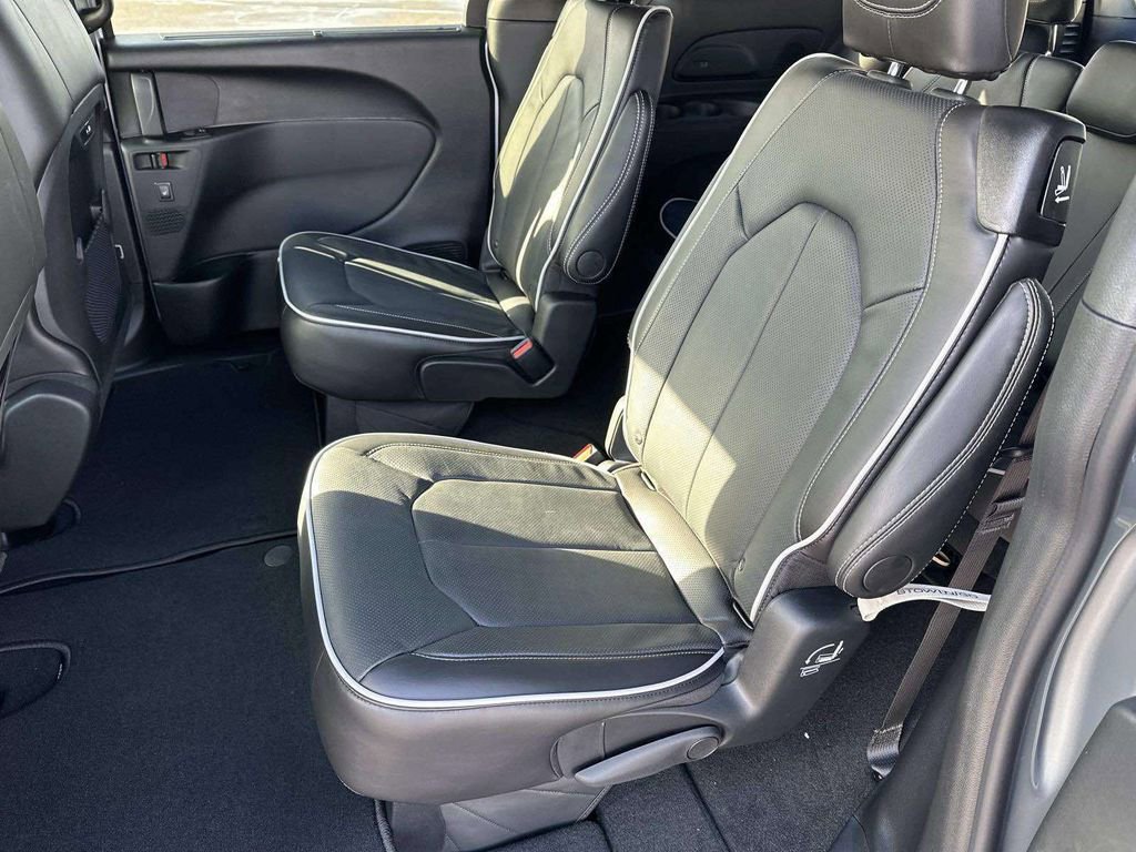 New 2026 Chrysler Pacifica Limited w/ S Appearance Package image 8