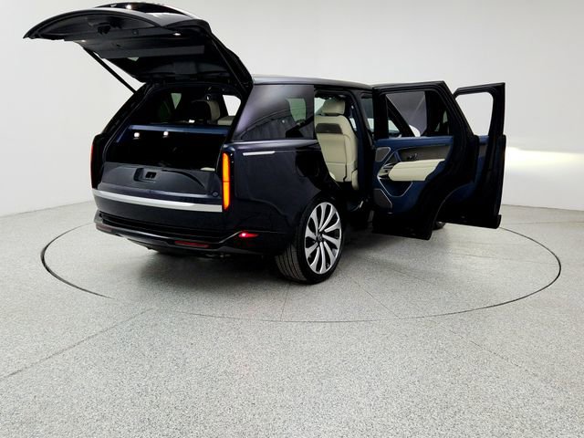 Certified 2025 Land Rover Range Rover SV image 11