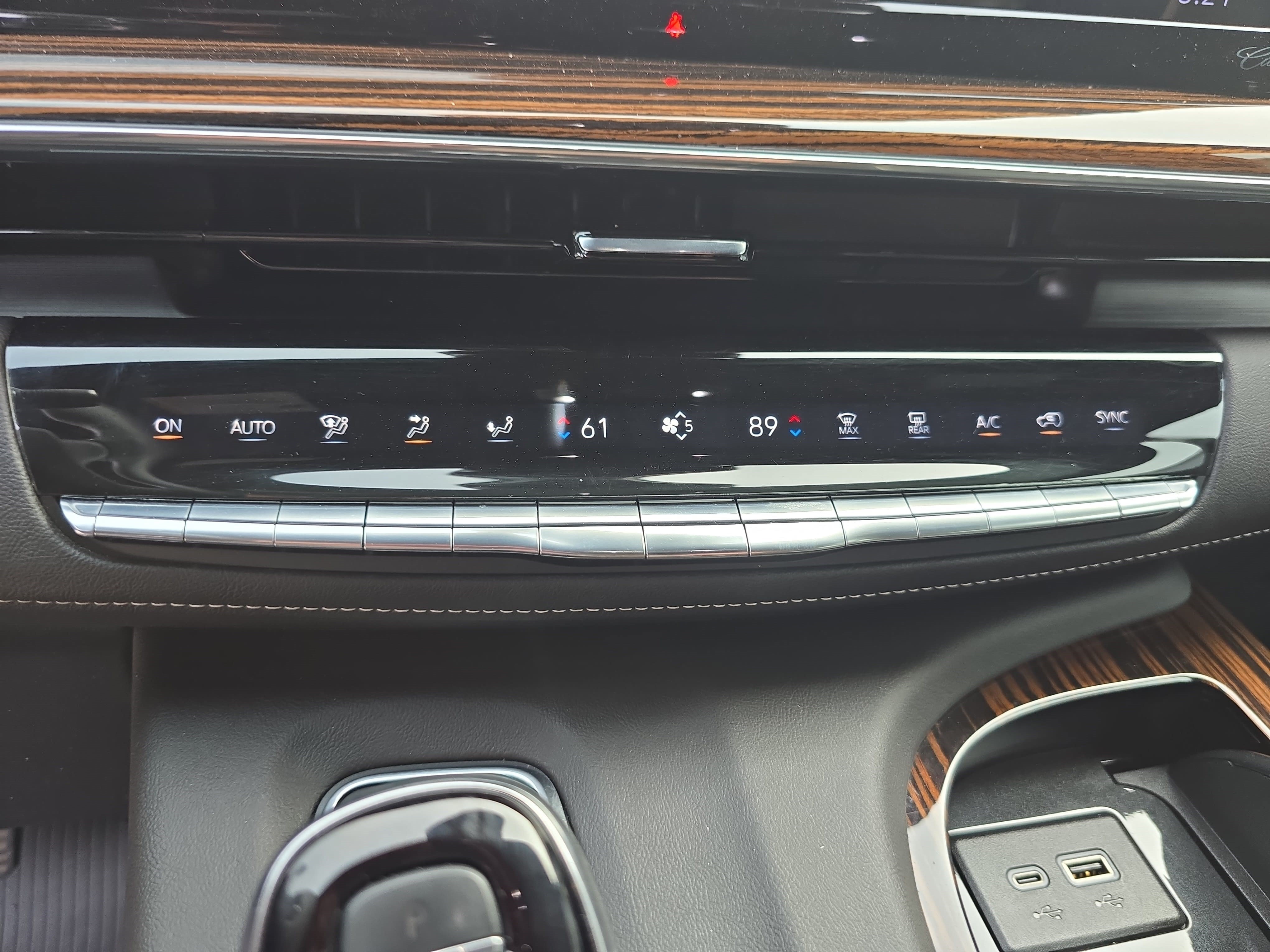 Certified 2024 Cadillac Escalade Premium Luxury w/ Performance Package AWD/4WD image 22
