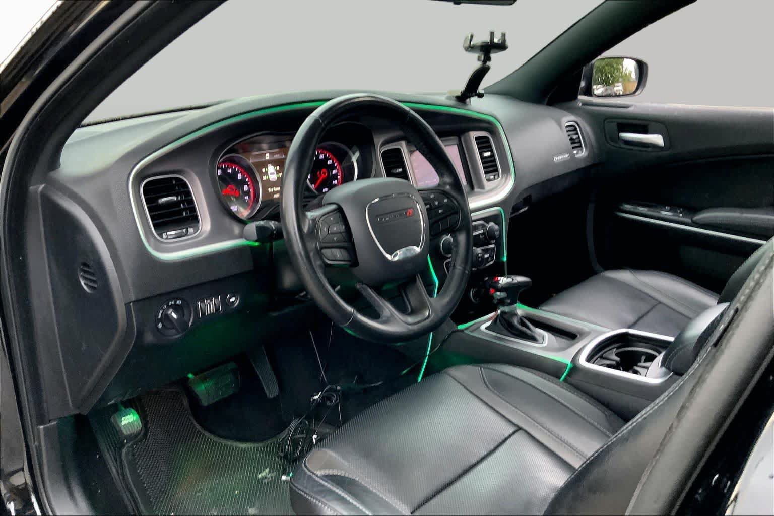 Used 2022 Dodge Charger SXT w/ Leather Interior Group RWD image 16