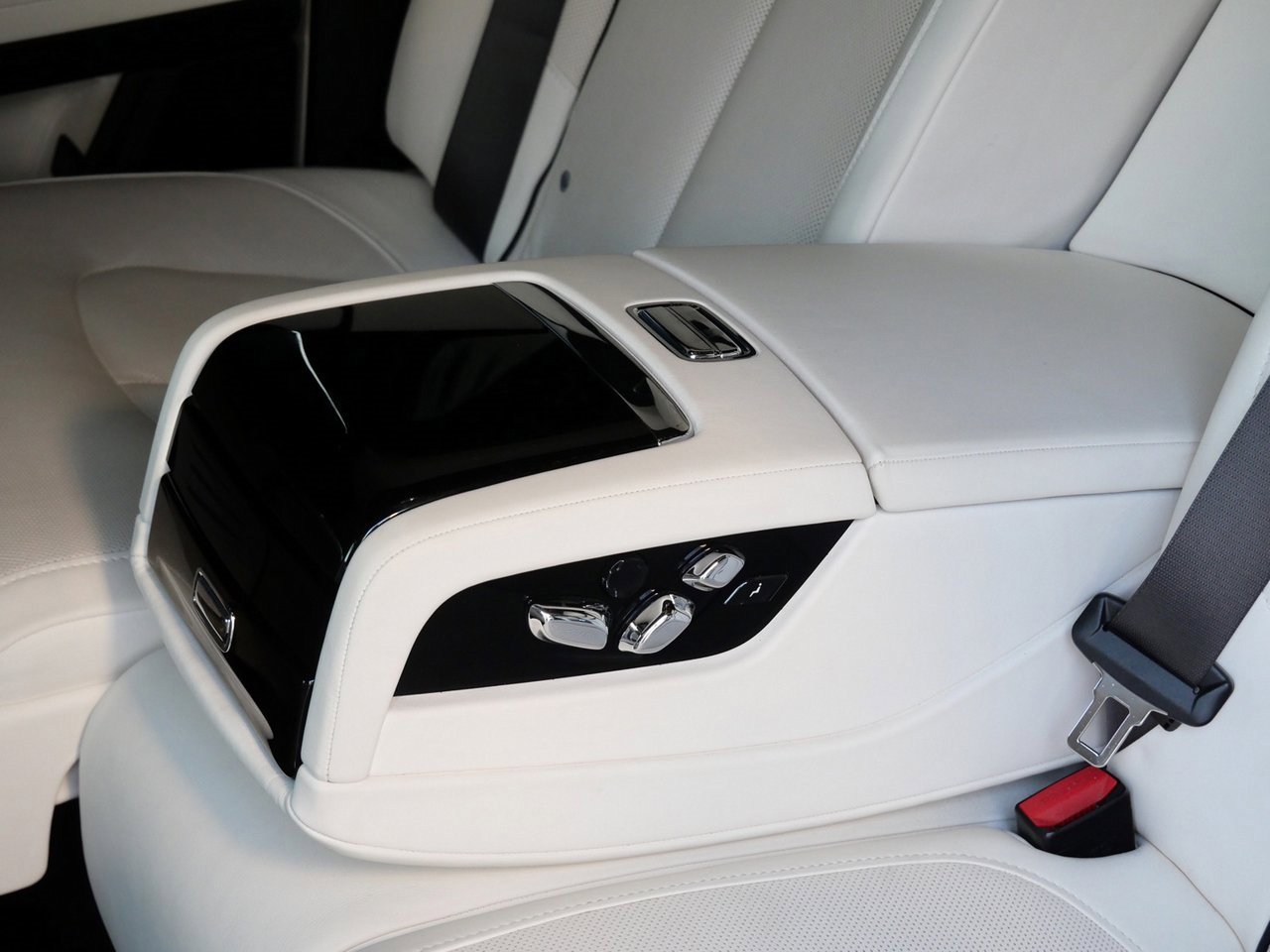 Used 2021 Rolls-Royce Ghost Extended Wheelbase image 28