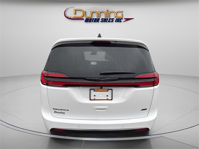 New 2026 Chrysler Pacifica Select image 3