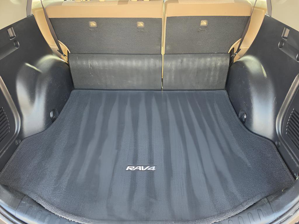 Used 2013 Toyota RAV4 LE FWD image 4
