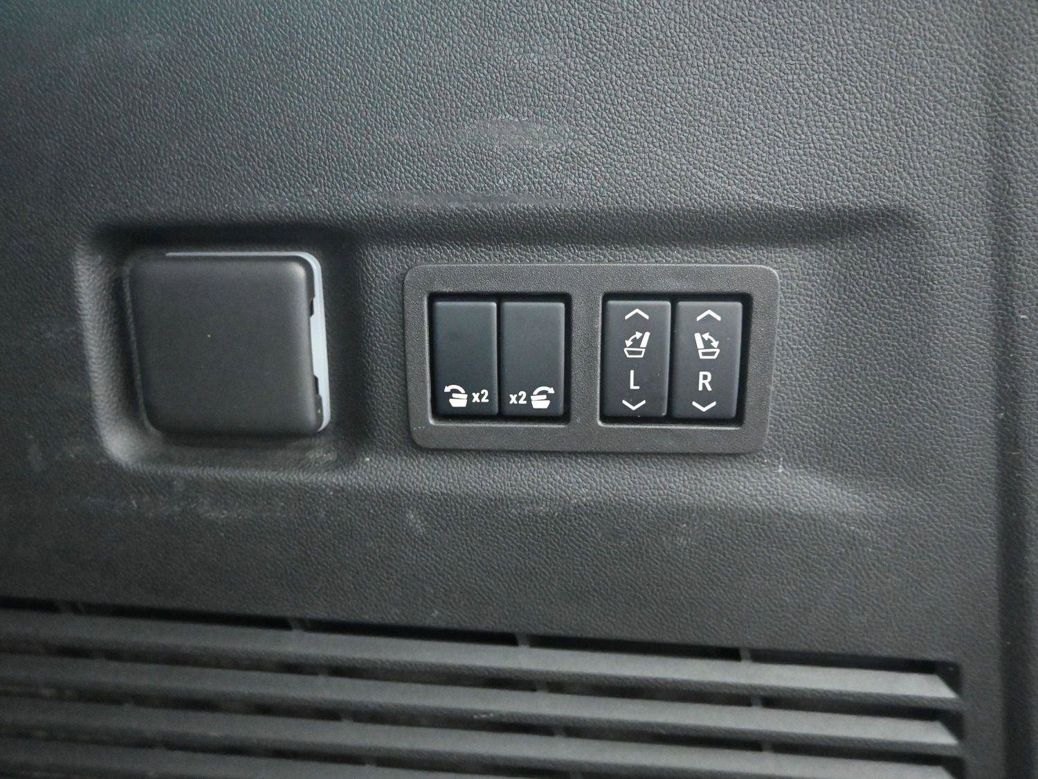 Used 2024 Chevrolet Suburban High Country image 20