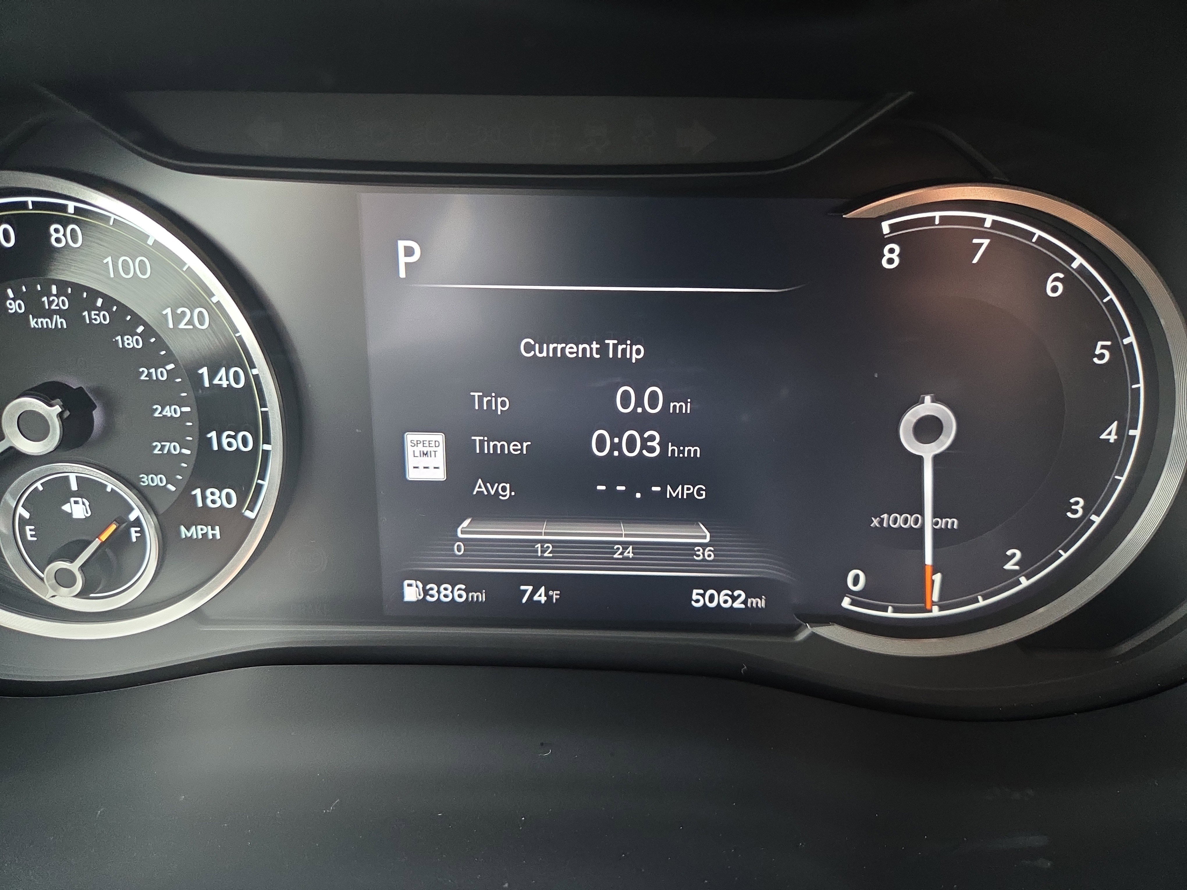 Used 2025 Genesis G70 2.5T image 13