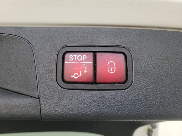 Used 2022 Mercedes-Benz GLC 300 w/ AMG Line image 10