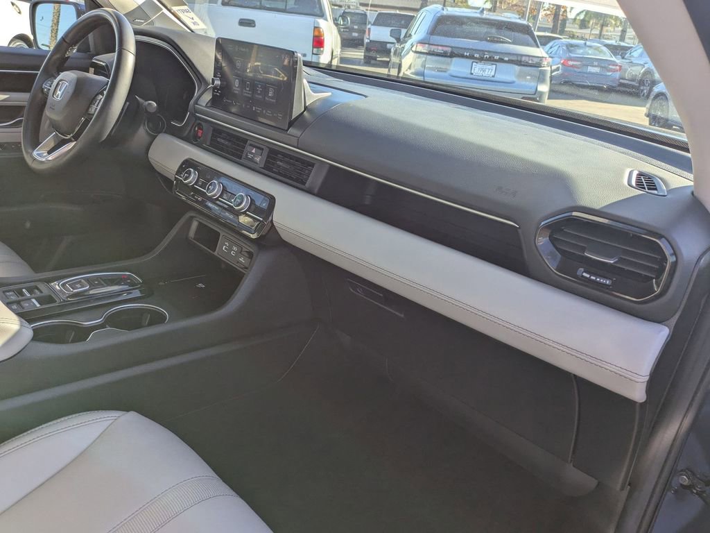 Certified 2023 Honda Pilot Touring image 20