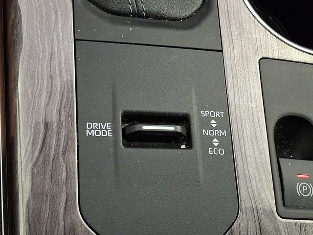 Used 2023 Toyota Highlander Limited FWD image 29