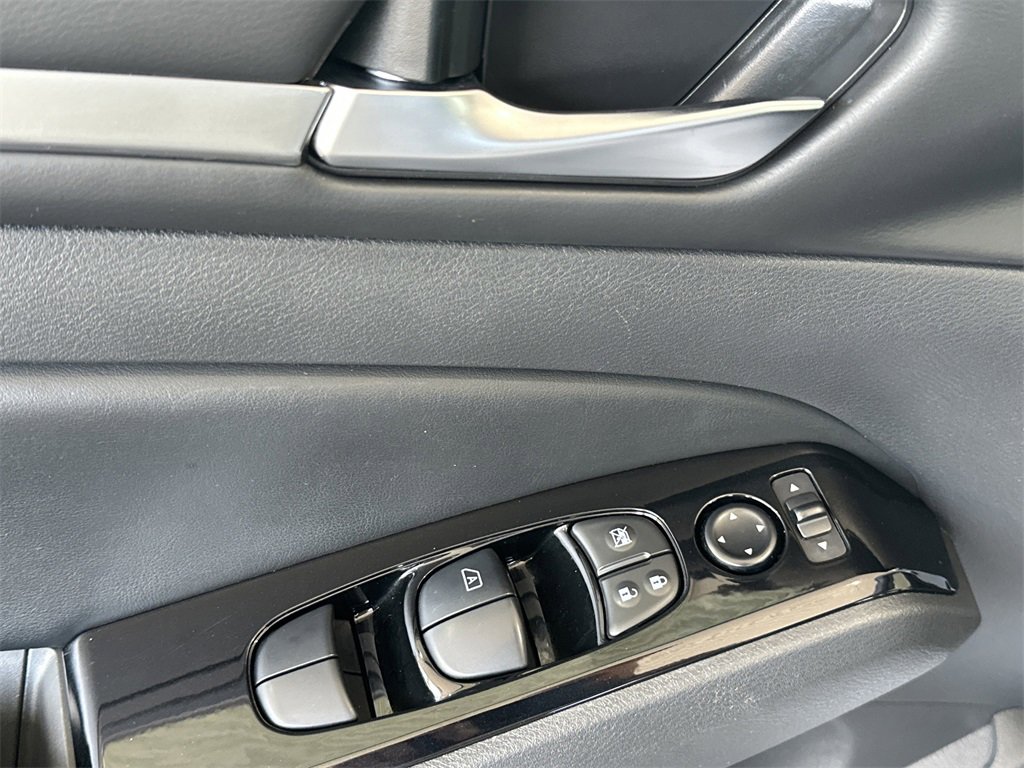 Used 2024 Nissan Altima 2.5 SR image 11