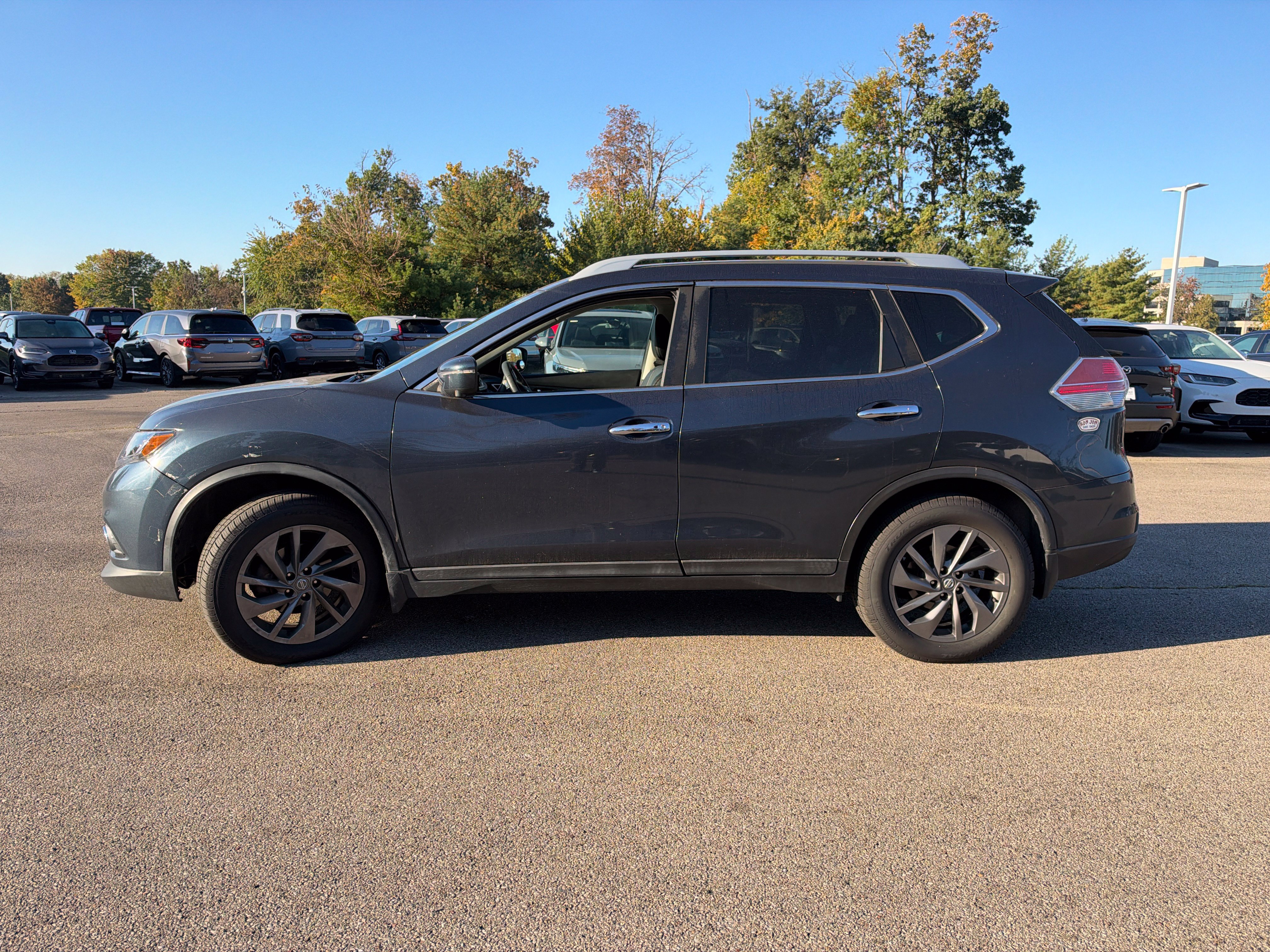 Used 2016 Nissan Rogue SL w/ SL Premium Package AWD/4WD image 2