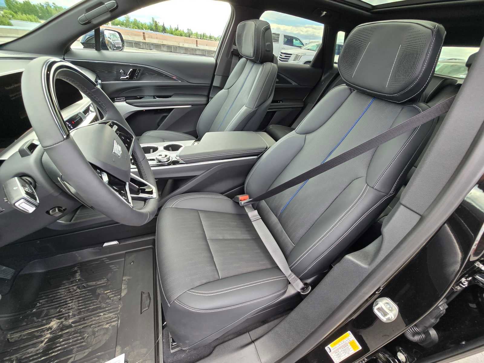 New 2024 Cadillac Lyriq Sport RWD image 25
