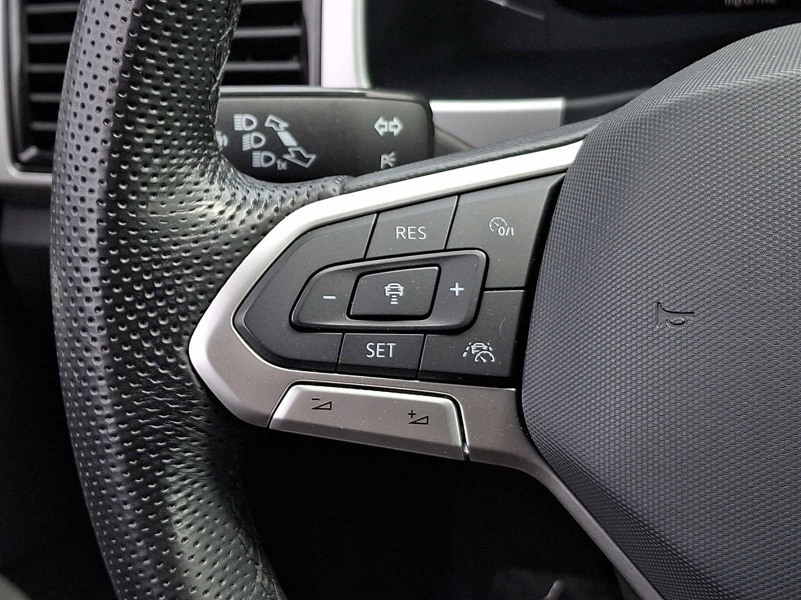 Used 2022 Volkswagen Atlas SEL R-Line AWD/4WD image 22