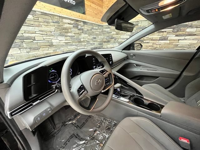Used 2023 Hyundai Elantra Blue FWD image 12