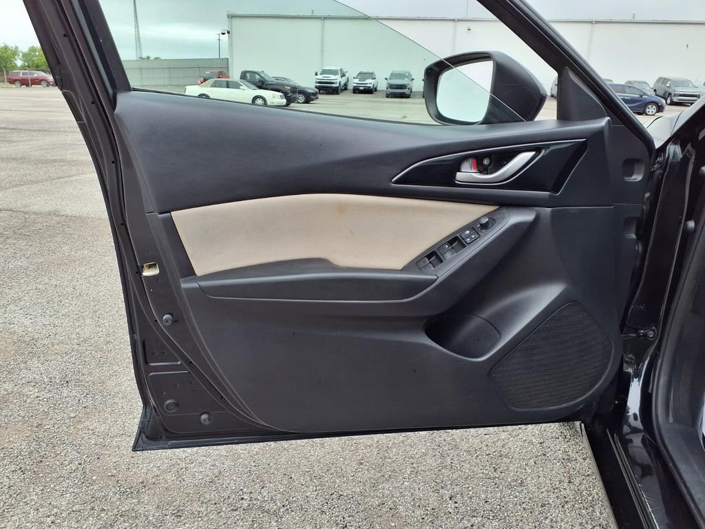 Used 2016 MAZDA MAZDA3 i Sport w/ Preferred Equipment Package FWD image 24