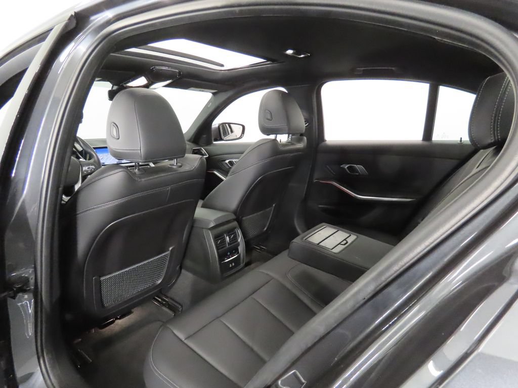 Used 2022 BMW 330i Sedan w/ Driving Assistance Package RWD image 40