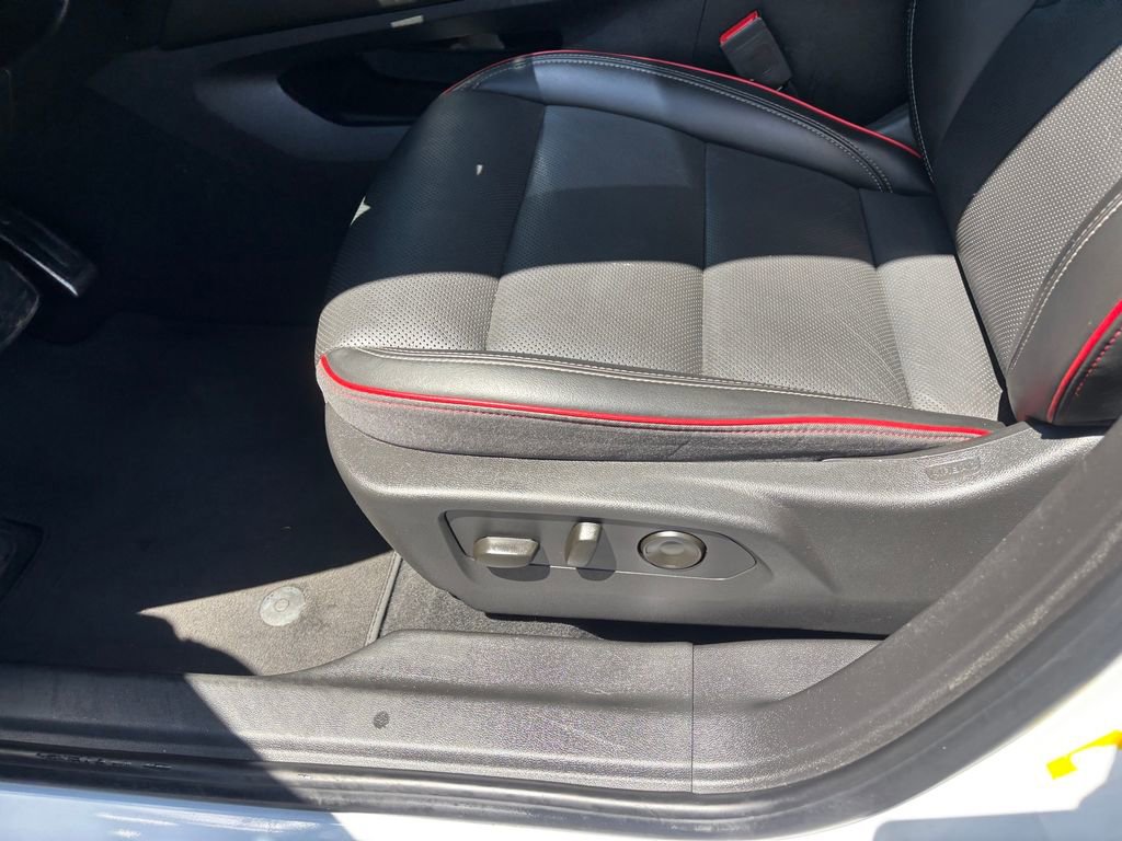 Used 2022 Buick Envision Essence w/ Technology Package II image 22