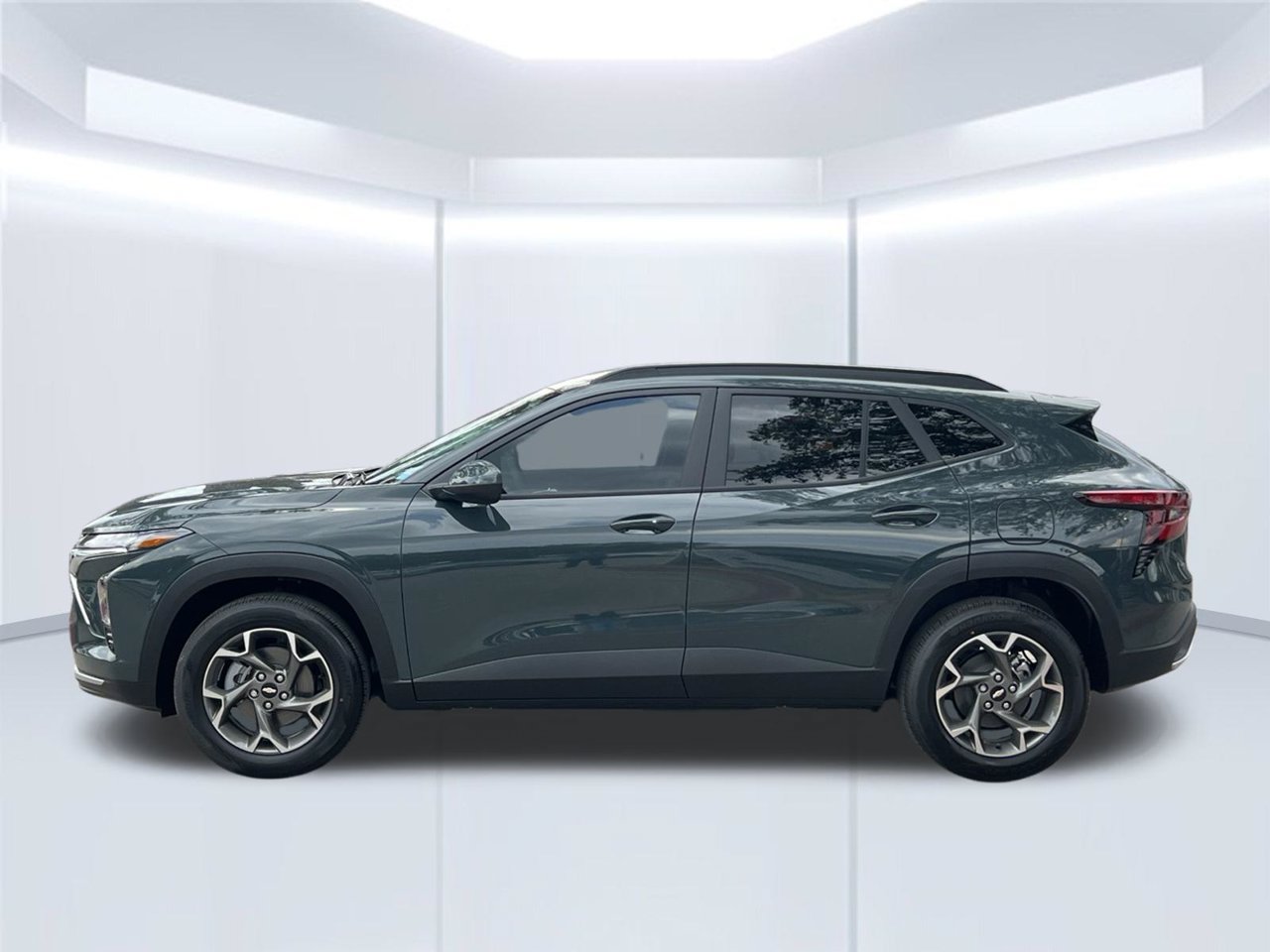 New 2026 Chevrolet Trax LT w/ LT Convenience Package FWD image 2