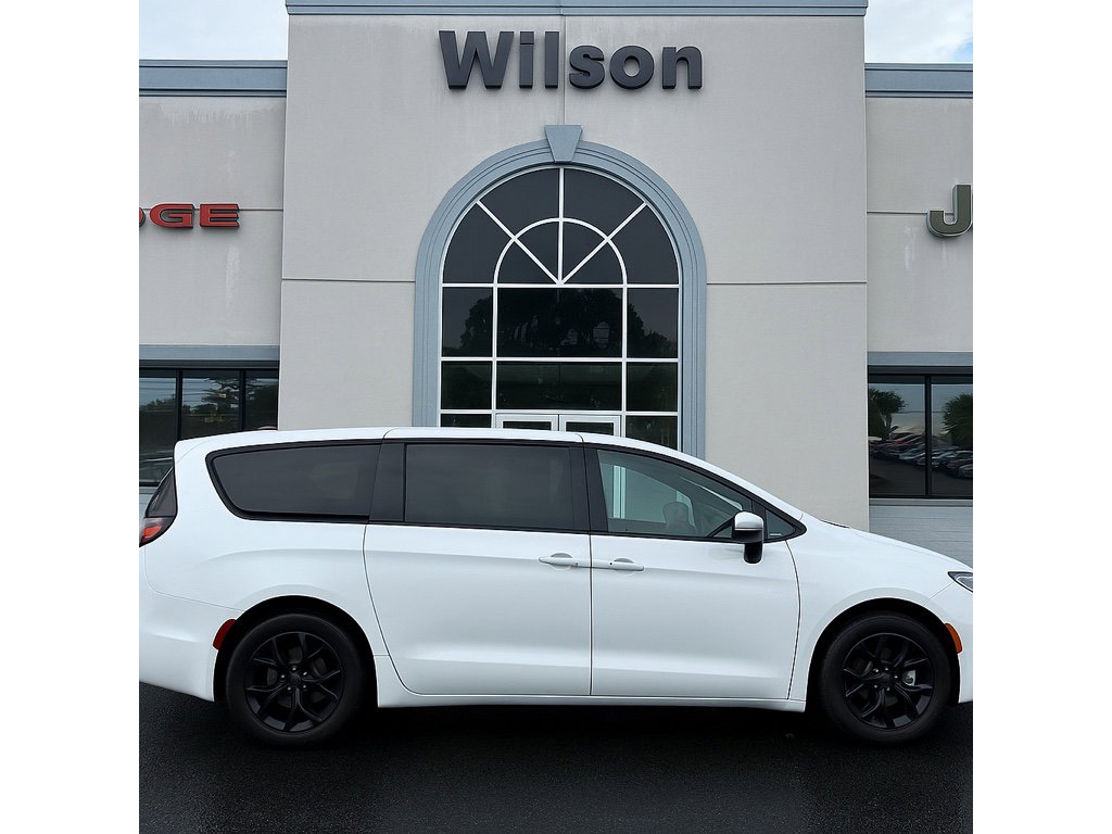 New 2026 Chrysler Pacifica Select image 1