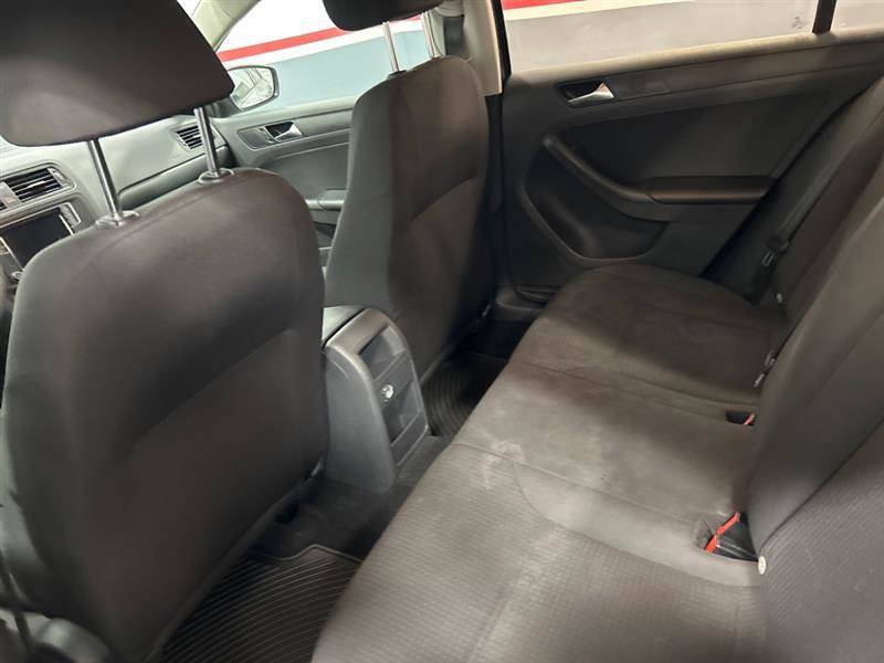 Used 2016 Volkswagen Jetta S image 9