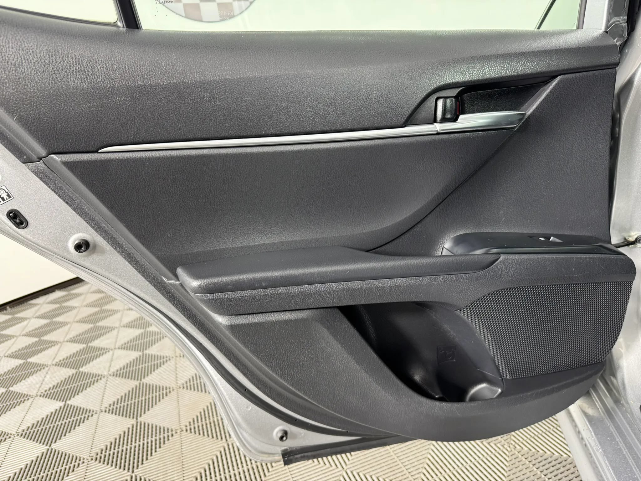 Used 2019 Toyota Camry SE w/ Convenience Package FWD image 40