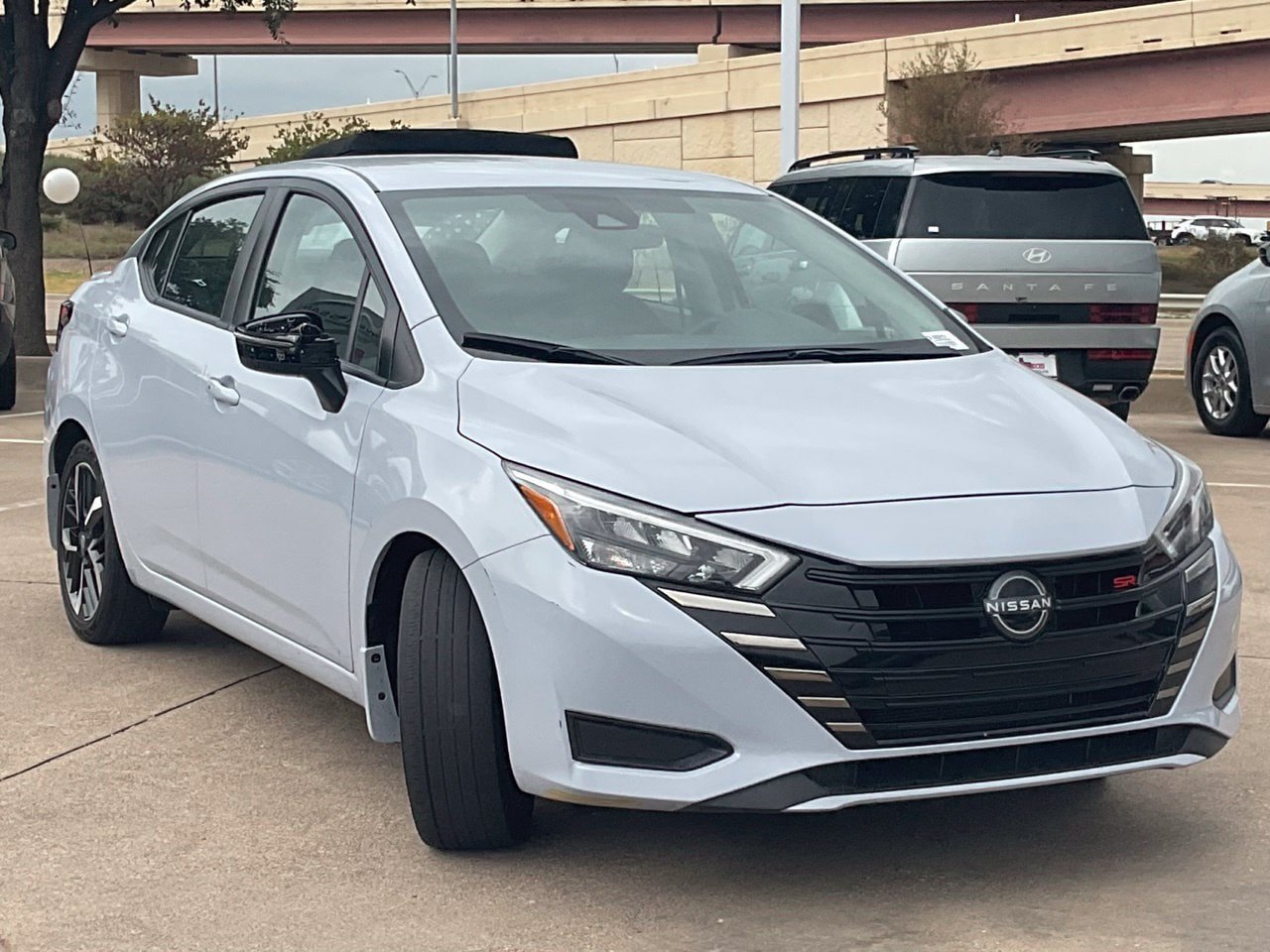 Used 2025 Nissan Versa SR FWD image 3