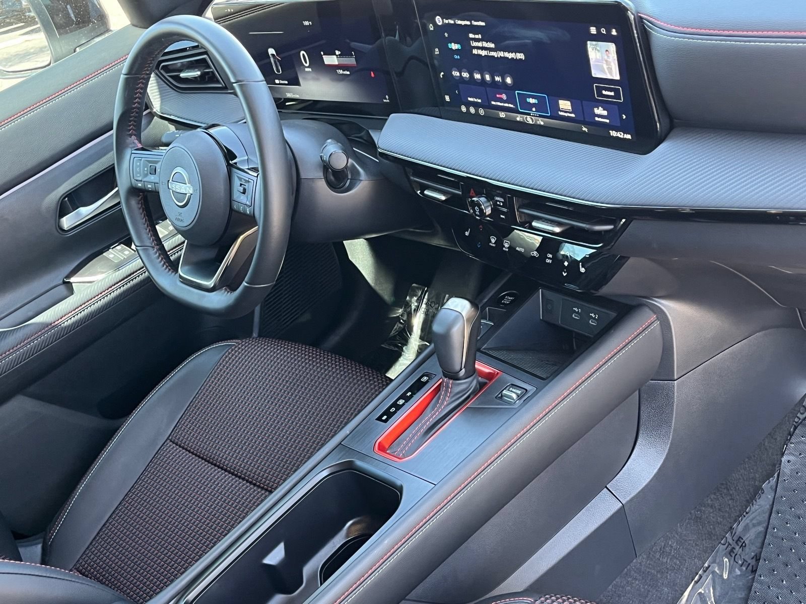 Used 2026 Nissan Kicks SR w/ Cold Weather Package FWD image 9