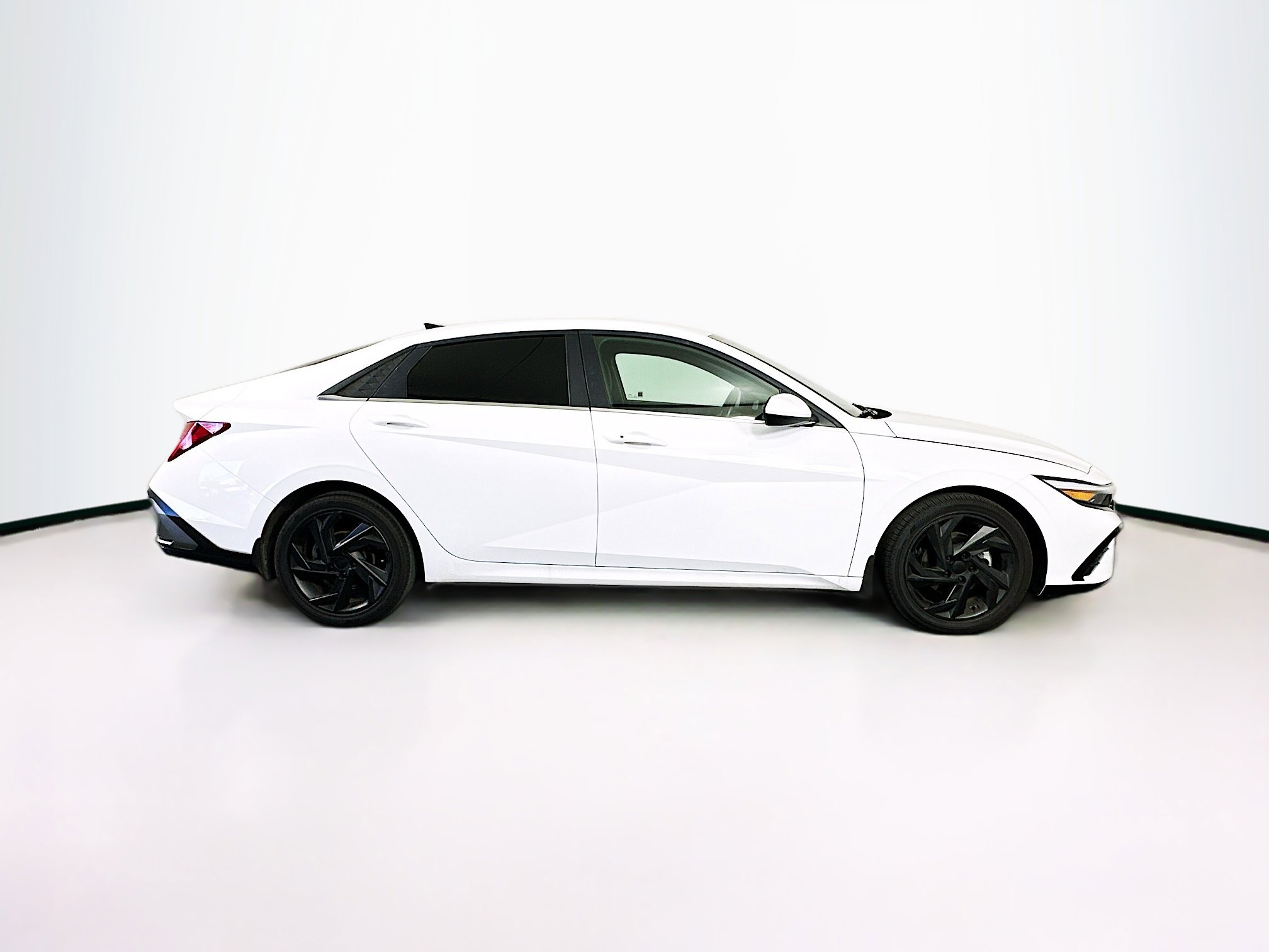 Used 2025 Hyundai Elantra SEL image 10