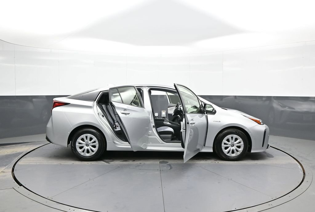 Certified 2022 Toyota Prius LE image 40