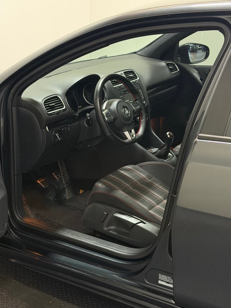 Used 2010 Volkswagen GTI 4-Door FWD image 8