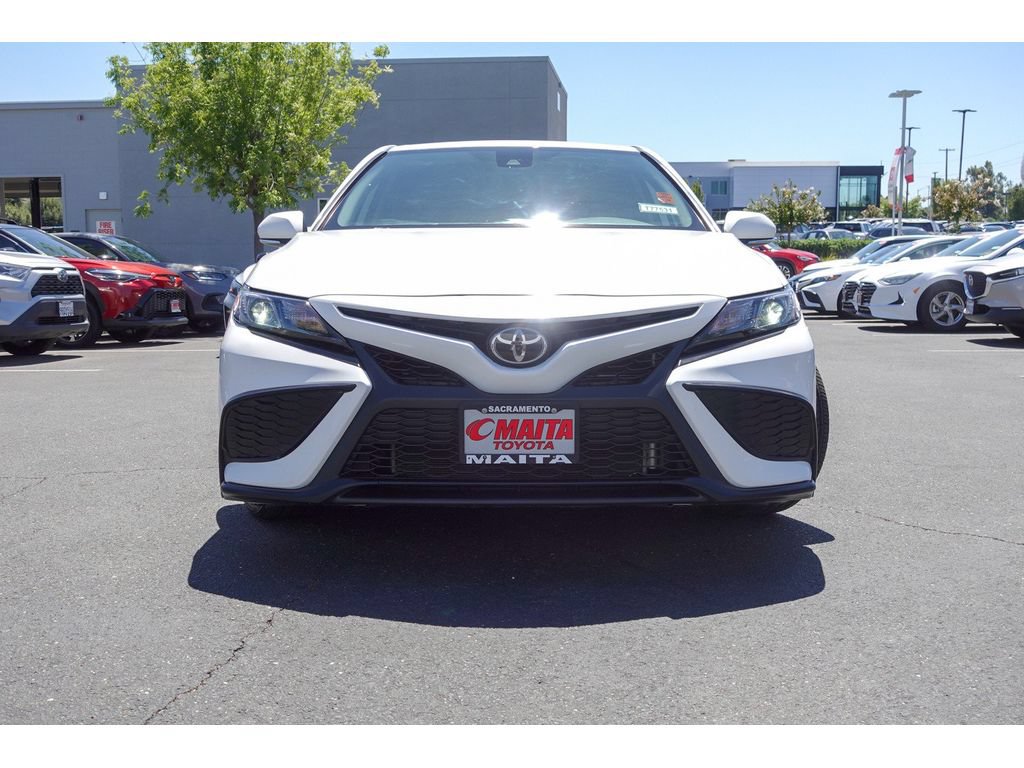 Used 2023 Toyota Camry SE FWD image 4